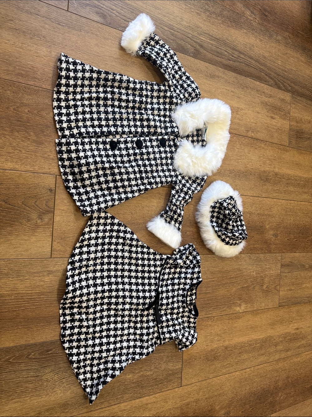 Jessica Ann Black & White Houndstooth Coat with Cream Faux Fur Trim. Size 12 m.